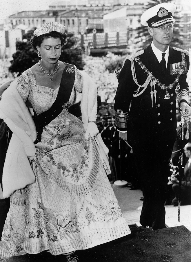 Queen Elizabeth II’s Iconic Fashion Moments | Malinda Knowles
